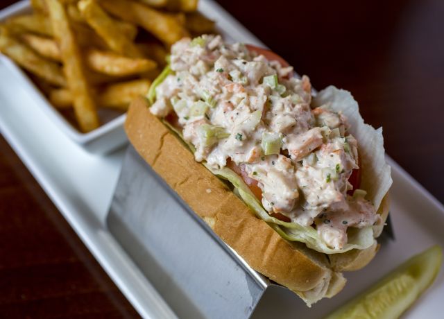 Crab roll with fries